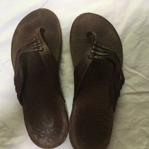 Women's brown leather Olukai Mahana flip flops size 7